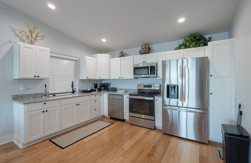 Indian Point Villa | Heated Saltwater Pool by SDC with Hot Tub & Stunning Lake Views!