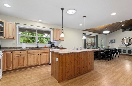 Brasstown House | Heavenly Hut - Bring the family!