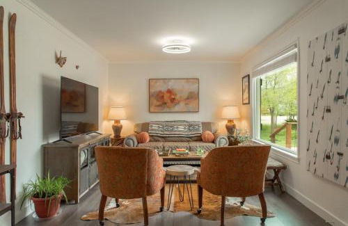 Heber House | Heber base camp sleeps 7 fire pit pets ok AC