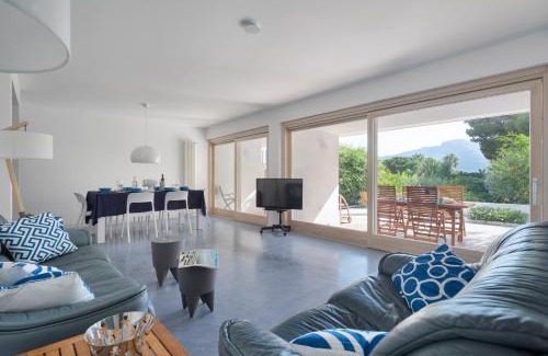 Mondello Apartment | Hector's House by DomuSicily