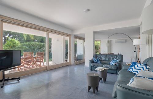 Mondello Apartment | Hector's House by DomuSicily