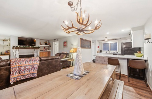 North Creek House | Hedges 7j - Comfortable Mountain Retreat 3 Bedroom Townhouse