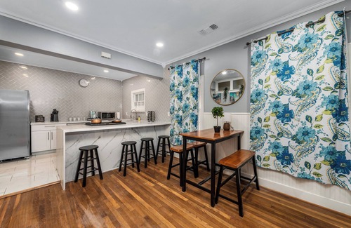 Houston Heights House | Heights 3-bedroom House w/King Beds & Free Park