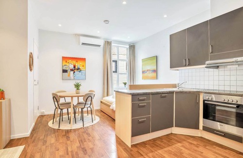 Sandviken Apartment | Heimby - Roomy Studio w Free parking