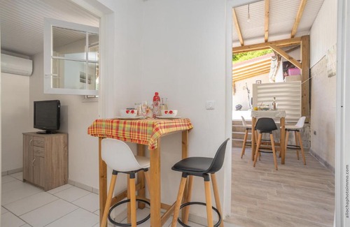 Saint-Pierre Apartment | Heliconia - Appt avec piscine partagée