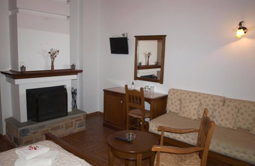 Kissos Hotel | Heliodora Comfort Triple Room 2