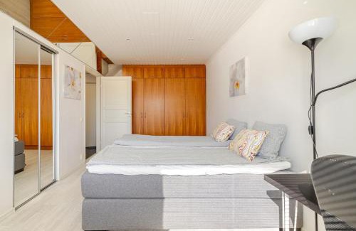 Koillinen District Apartment | Helsinki, Private free parking, super easy to city centre and airport