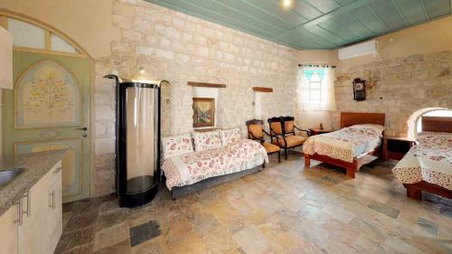 Safed Old City Cabin | HEMDAT NEFESH