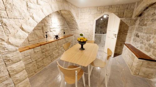 Safed Old City Cabin | HEMDAT NEFESH