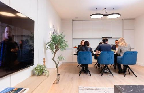Cessange Apartment | Henry's Appt with a private Suite 412 - Shared kitchen