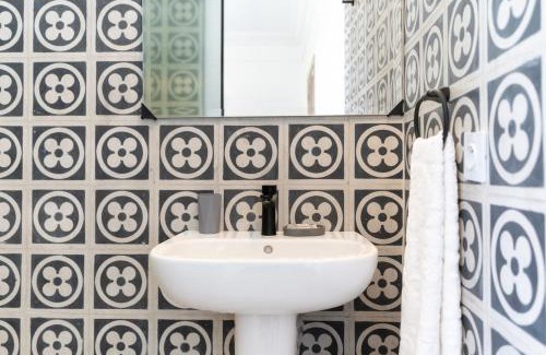Aghouatim Villa | Heritage and Inspired Elegant Villa, Pool For 6 Guests