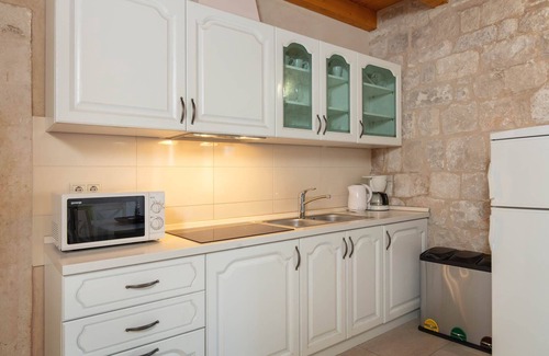 Omis Apartment | Heritage Family Apartment Mama 1 in Omiš, free parking