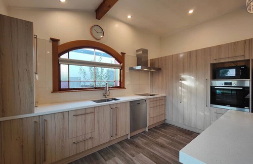 Invercargill Apartment | Heritage & Heart by the Park