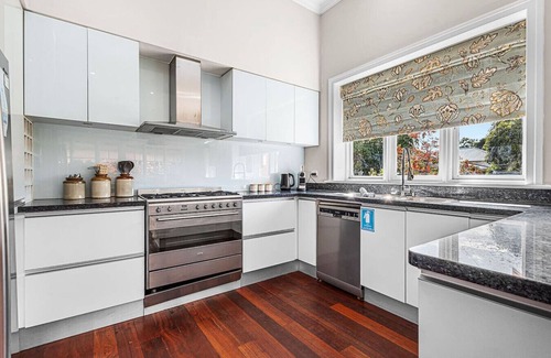 Nedlands House | Heritage Hideaway in Nedlands's