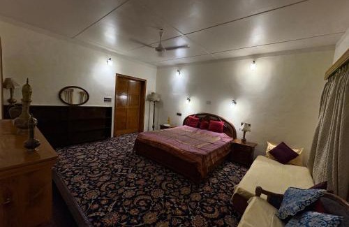 Srinagar Bed & Breakfast | Heritage Mansion