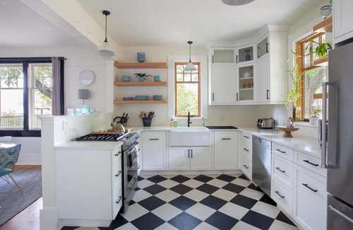 Nelson House | Heritage Modern Farm House~Walking Distance to Baker Street!