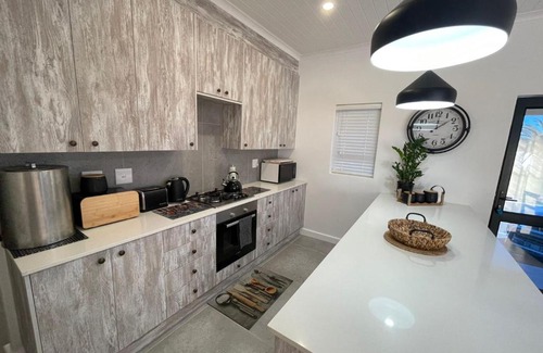 Sandbaai House | Hermanus Holiday Home