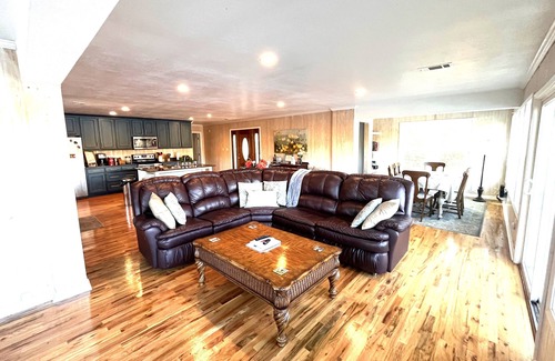 Robinsonville - Tunica House | HERNAND0 HIDEAWAY ENTIRE LAKEHOUSE