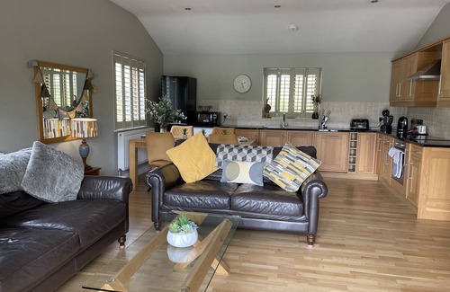 Exeter Cabin | Heron Lodge, South View Lodges - a lodge that sleeps 4 guests in 2 bedrooms