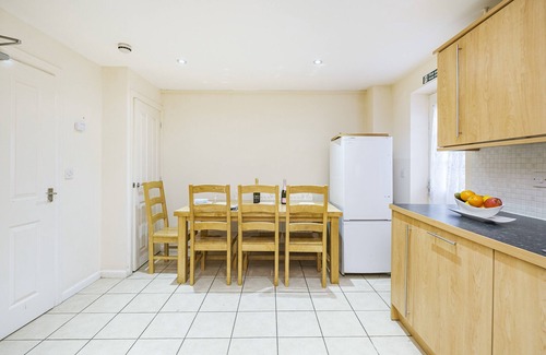 Hatfield House | Hertfordshire Cozy Home Large Groups
