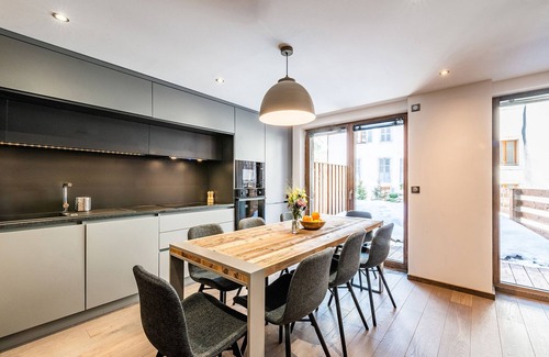 Argentiere Ski Chalet | HERZOG - Modern chalet with fireplace & hot tub