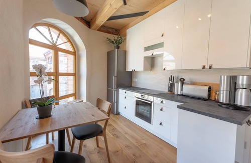 Buhlau Apartment | HexenburgbeiDresden 4 Zimmer Architektengaleriewohnung mit Whirlwanne, Kamin und Balkon - Nähe Sächsische Schweiz