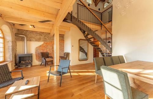 Buhlau Apartment | HexenburgbeiDresden 4 Zimmer Architektengaleriewohnung mit Whirlwanne, Kamin und Balkon - Nähe Sächsische Schweiz