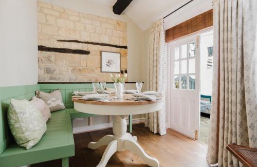 Chipping Campden Apartment | Hicks House - Beautiful Cottage in Leysbourne!