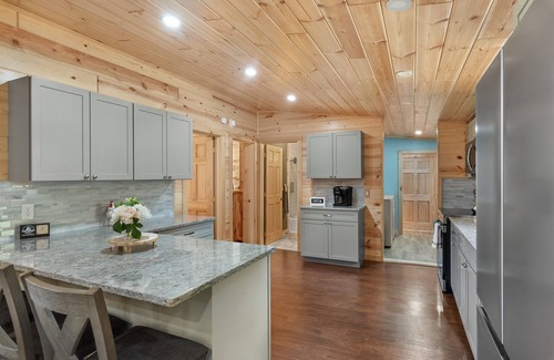 West Oneonta Cabin | Hidden Cabin W Fire Pit Lake Access Hot Tub Kayaks