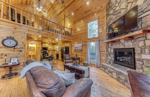 Broken Bow Cabin | Hidden Hickory, 1 BDR, Sleeper Sofa, Hot Tub