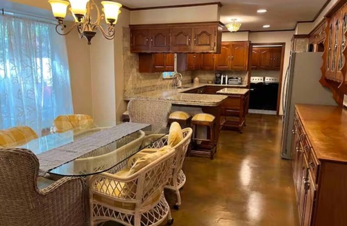 Norman House | Hidden Jewel! Walk to OU, Hot Tub, Pool Table, Huge back yard, Outdoor Fireplace