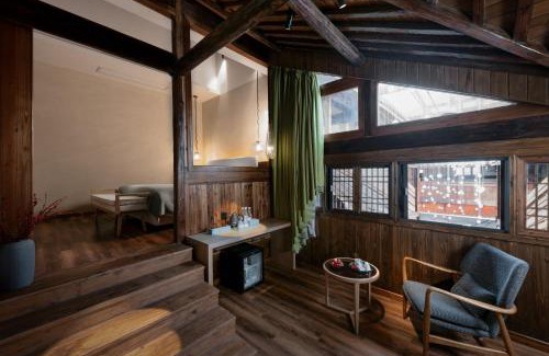Tunxi Hotel | Hidden Moisture and Return to Simplicity Homestay in Mount Huangshan