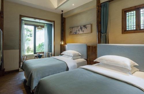 Tunxi Hotel | Hidden Moisture and Return to Simplicity Homestay in Mount Huangshan