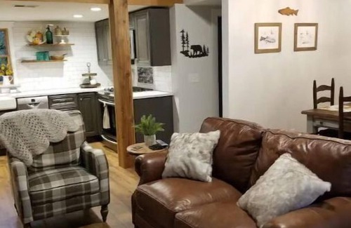 Newland Cottage | Hidden Nest in Linville Landharbor. Only minutes from Grandfather Mountains