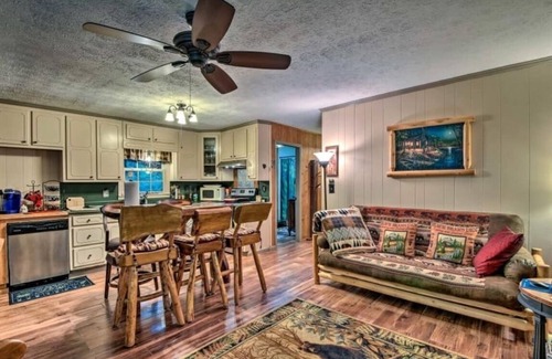 Hiawassee Cabin | Hidden Secluded Cabin in Blue Ridge Mountains in a very Private Setting