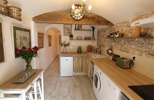 Epargnes Cottage | Hideaway gite for 2 with private garden and sundeck, close to Atlantic beaches.