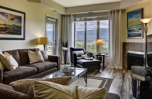 Quail Ridge Condo | High End Family Condo with Pool/Golfing/Gym