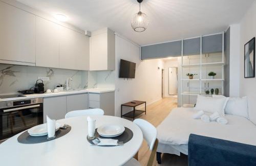 Bucharest Apartment | High-end Studio with Panoramic View, Parking & Pool
