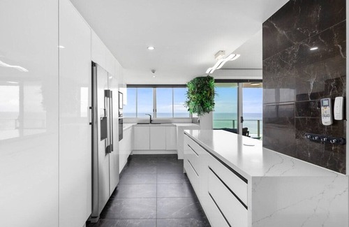 Burleigh Heads Apartment | High Floor Ocean Front Apartment On Burleigh Beach