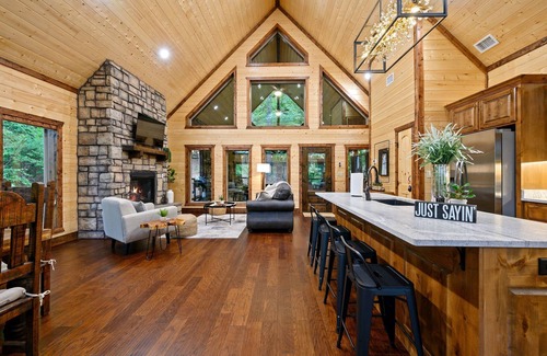 Hochatown Cabin | HIGH Luxe MODERN 1+ Bedroom New Construction July 2022!