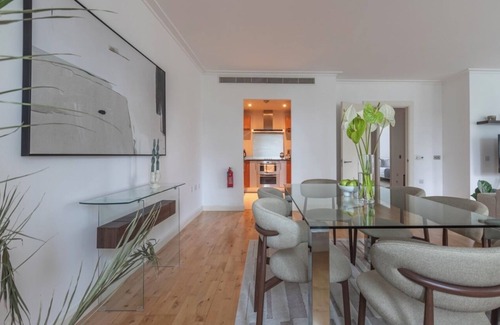 Canary Wharf Apartment | High -Rise waterfront Apartment