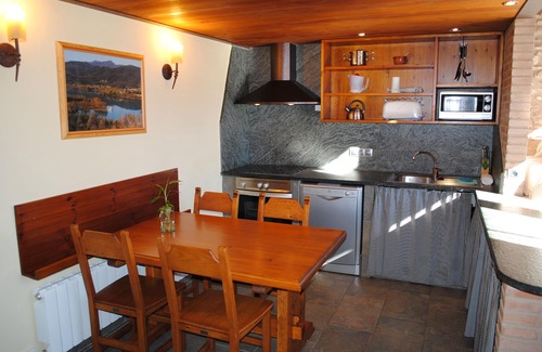 Mata Villa | High standard catalan villa with private pool near lake and Costa Brava beaches.