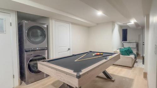 The Heights Apartment | Highend Hideaway Duplex with 1 FREE Parking, backyard and deck, pool table, 2 Kings plus 2 Baths, Sleeps 10, 2 Floors! 20 PERCENT OFF