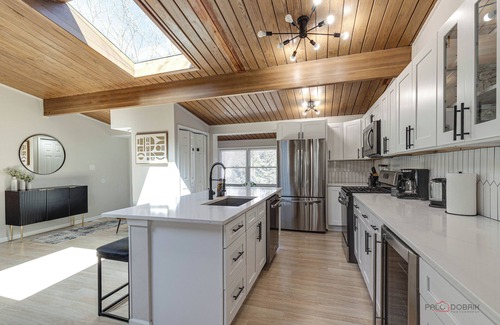 Highland Park House | Highland Park Family Ranch - Walk to Lake & Metra to Chicago!