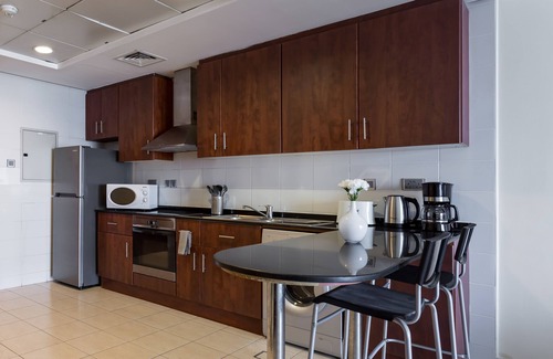 Jumeirah Lake Towers Apartment | HiGuests - Lake view