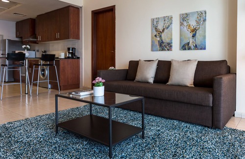 Jumeirah Lake Towers Apartment | HiGuests - Lake view