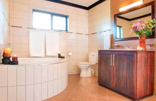 Windhoek House | Hiking at Daan Viljoen Game Reserve! Swimming Pool, Minutes to Maerua Mall!