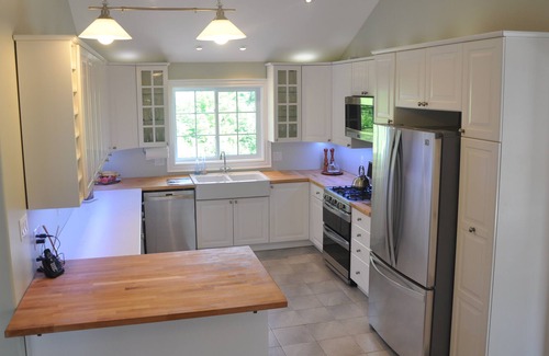 Highlands East Cottage | Hill Top Lake House - Wilberforce, Ontario, Canada