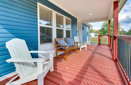 Hillsboro House | Hillsboro Hideaway with Private Hot Tub and Bunkhouse!