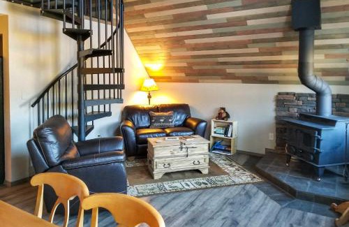 Cripple Creek House | Hillside Cripple Creek Cabin with Hot Tub, Mtn Views